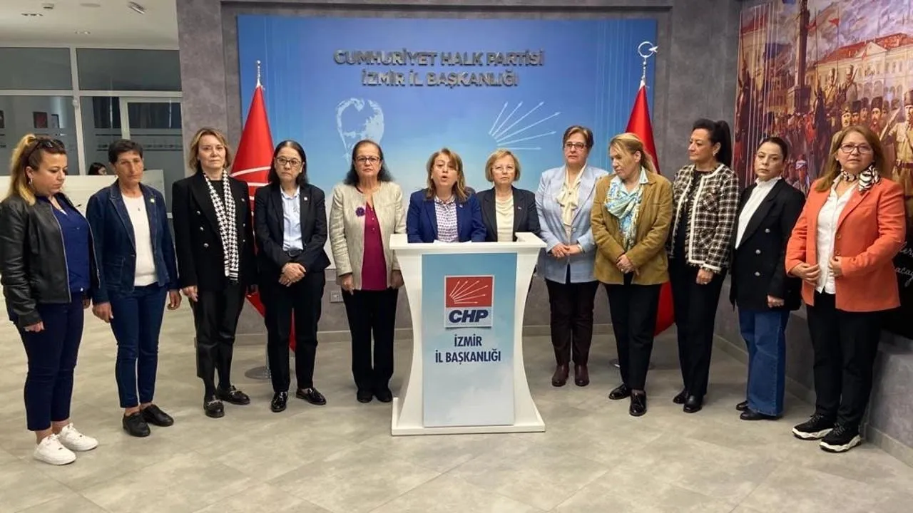 CHP İzmir'in Kadınlarından 93 Yıl Basın Açıklaması 