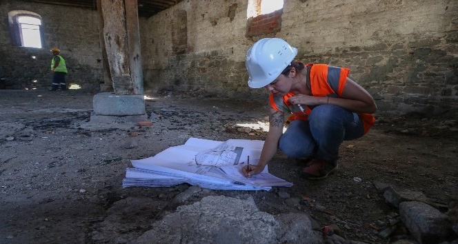 Bergama'daki tarihi binalar restorasyonla yeniden ayağa kalkıyor