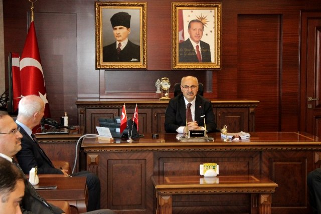 İzmir’in yeni valisi Köşger göreve başladı