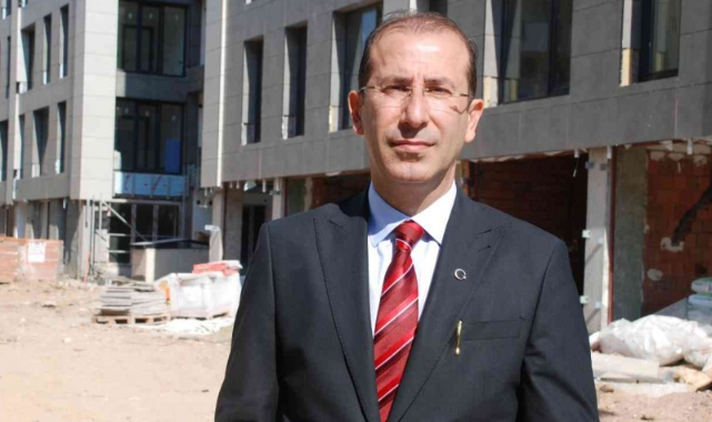 Çevre ve Şehircilik İzmir İl Müdürü Ömer Albayrak deprem konutlarına ilişkin değerlendirmede bulundu