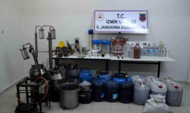 İzmir'de sahte içki üretim deposuna jandarmadan baskın
