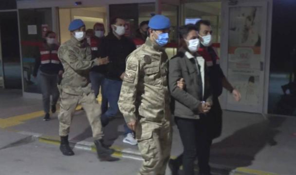 İzmir'deki kaçakçılık operasyonlarında 11 şüpheli yakalandı