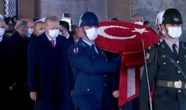 Cumhurbaşkanı Erdoğan ve Devlet erkânı Atatürk'ün huzurunda