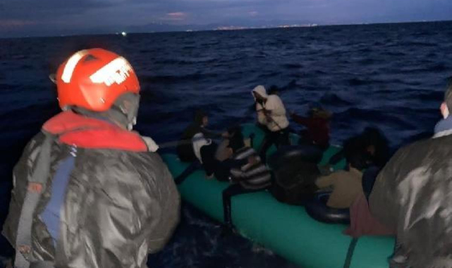 İzmir'de 61 kaçak göçmen kurtarıldı