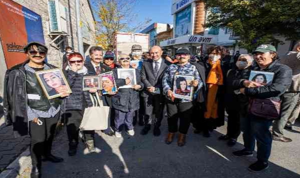İzmir'de Kadına Yönelik Şiddete Karşı Uluslararası Mücadele Gününde anlamlı etkinlikler