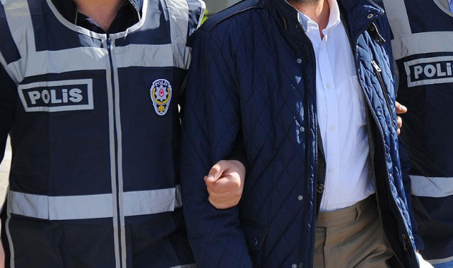 İzmir'de rüşvet operasyonunda gözaltına alınan 11 şüpheli adliyeye sevk edildi