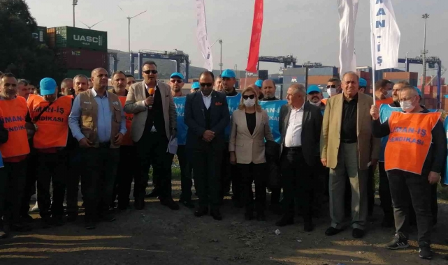 İzmir'de işten çıkarılan işçiler için eylem