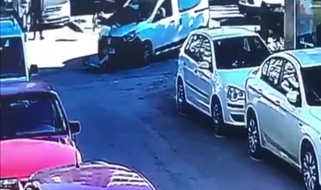 İzmir'de Scooter ile otomobil çarpıştı