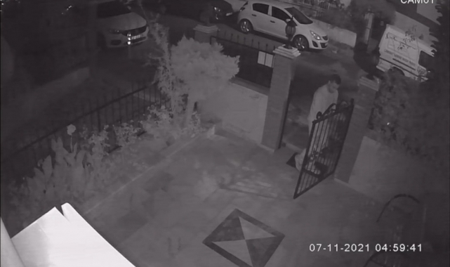 Kapı hırsızı güvenlik kamerasında