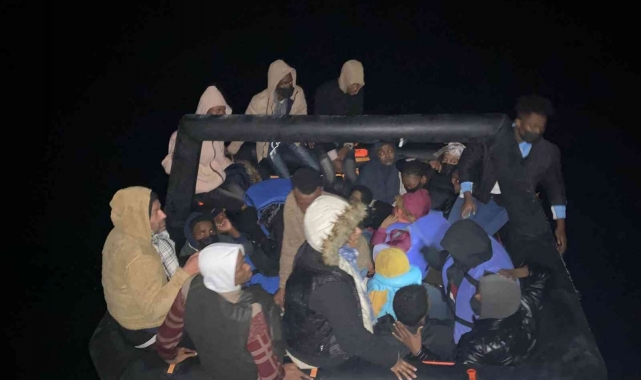 Yunanistan'ın ölüme ittiği 75 göçmen kurtarıldı