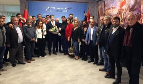 CHP İzmir'in Yeni Binasına İlk Büyük Ziyaret Romanlardan