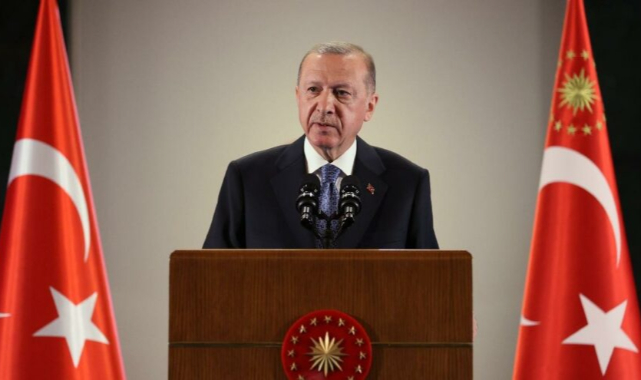  Cumhurbaşkanı Erdoğan: Kadrolu öğretmen ile sözleşmeli öğretmen ayrımını ortadan kaldırıyoruz