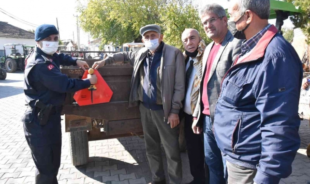 İzmir'de Jandarmadan traktör sürücülerine eğitim