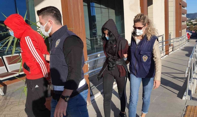 İzmir'de uyuşturucu tacirleri kıskıvrak yakalandı