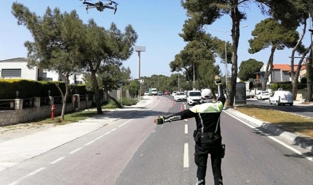Çeşme'de 46 sürücüyü etkileyen dron destekli trafik denetimi