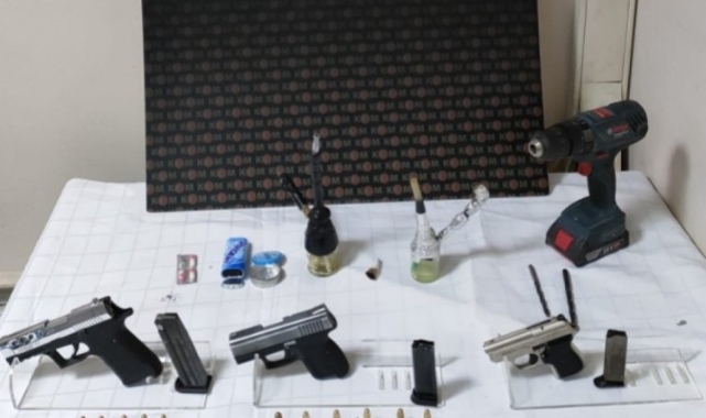 Dikili'de yasa dışı silah ticareti operasyonu