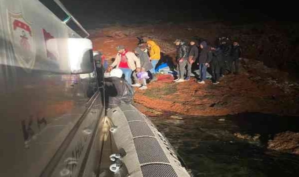 İzmir Açıklarında 46 Düzensiz Göçmen Kurtarıldı