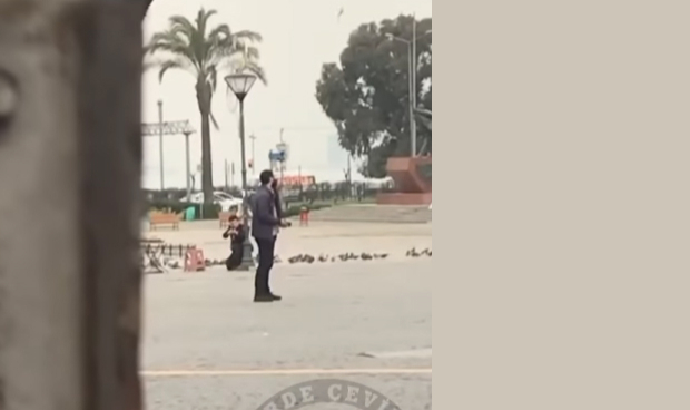 İzmir'in Kalbinde Korku Dolu Anlar! Silahı Kendisine Doğrulttu... Vali ile Görüşmek İstedi