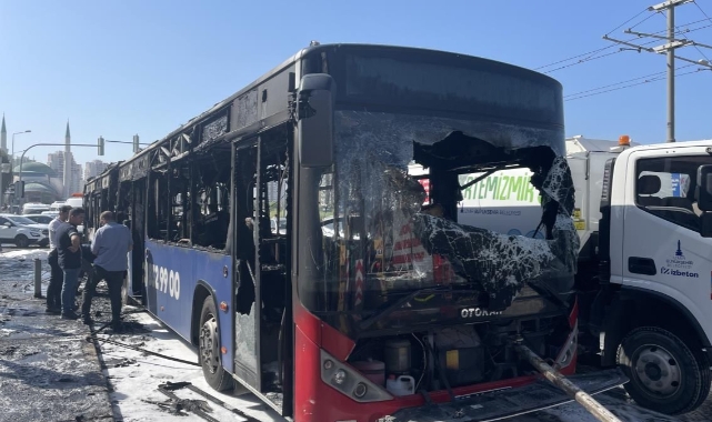 Karşıyaka'da Belediyeye ait otobüs yandı