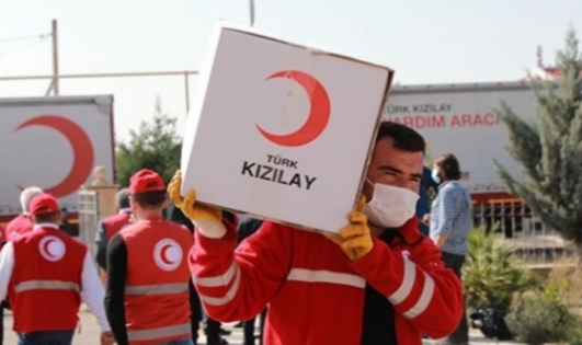 Kızılay İzmir'de günlük olarak 8 bin kişiye iftar veriyor