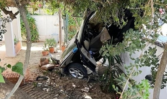 BMW marka aracıyla bahçeye girdi