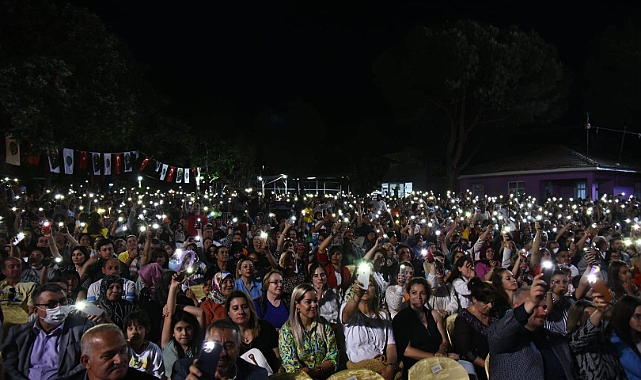 ‘Çilek Tadında Festival’ Menemen’den gelen çok sayıda vatandaşı ağırladı