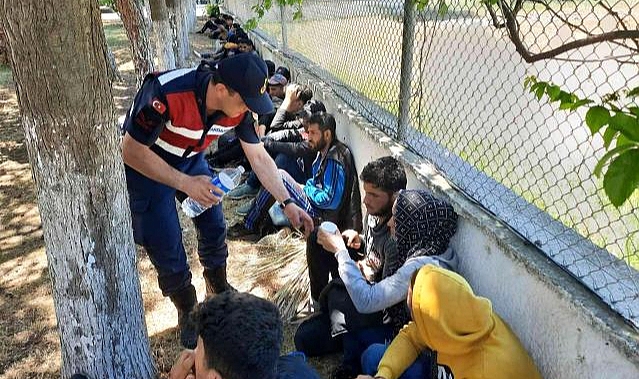 İzmir'in 4 ilçesinde 237 düzensiz göçmen yakalandı