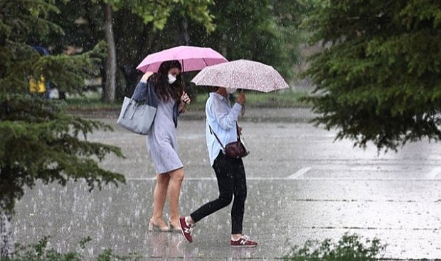 İzmir'de  bunaltıcı sıcaklar yerini serin ve yağışlı havaya bırakacak