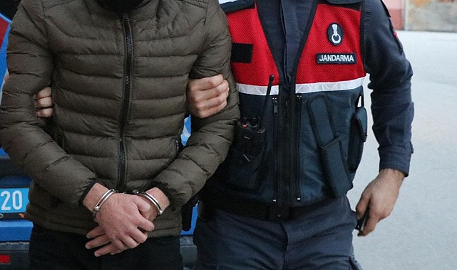 Karaburun'da hırsızlık olayının şüphelileri jandarma tarafından kıskıvrak yakalandı