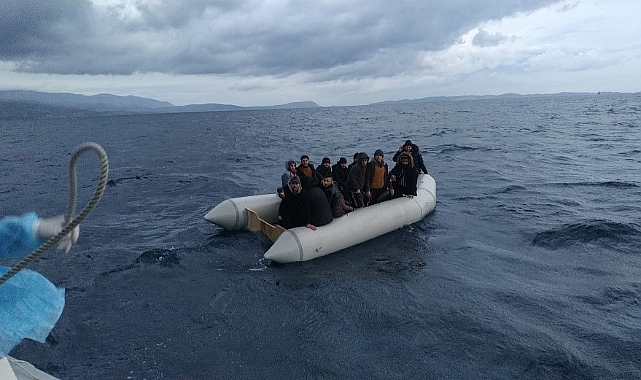 Çeşme açıklarında 76 düzensiz göçmen kurtarıldı