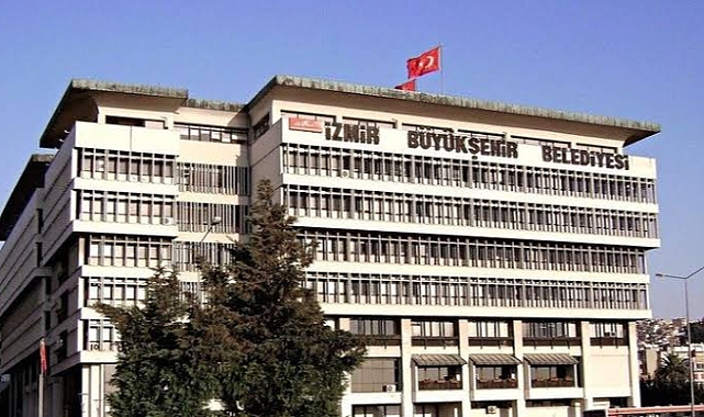 İzmir Büyükşehir Belediyesi çalışanları, ücretlerinin zamanında ödenmesini istedi
