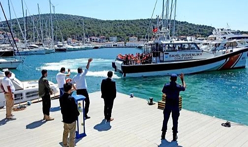 İzmir'de Sahil Güvenlik Komutanlığı'nın 40. kuruluş yıl dönümü dolayısıyla tören düzenlendi