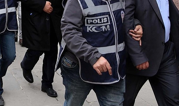İzmir merkezli 16 ilde 10 fetö zanlısı tutuklandı