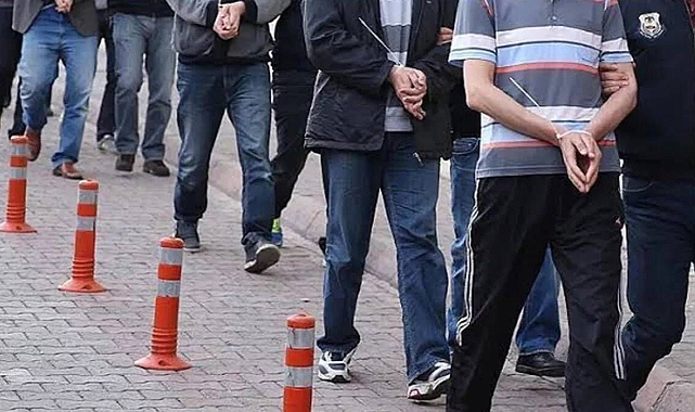 İzmir merkezli FETÖ operasyonunda 10 şüpheli gözaltında