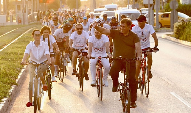 Karşıyaka'da da Dünya Bisiklet günü için pedala basıldı