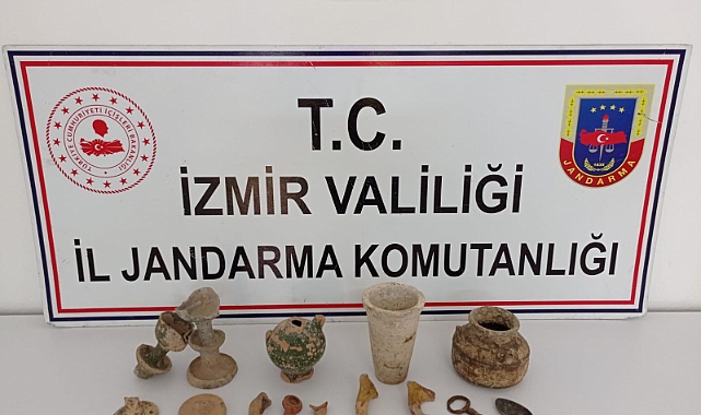 Kemalpaşa'da tarihi eserleri satmak isteyen 2 şüpheli gmzaltına alındı
