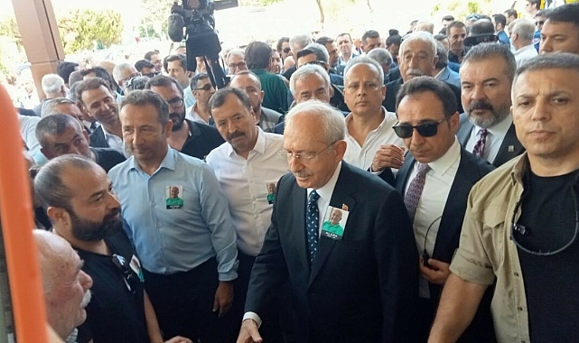 Kılıçdaroğlu Narlıdere Belediyesi Meclis Üyesi’nin eşinin cenaze törenine katıldı