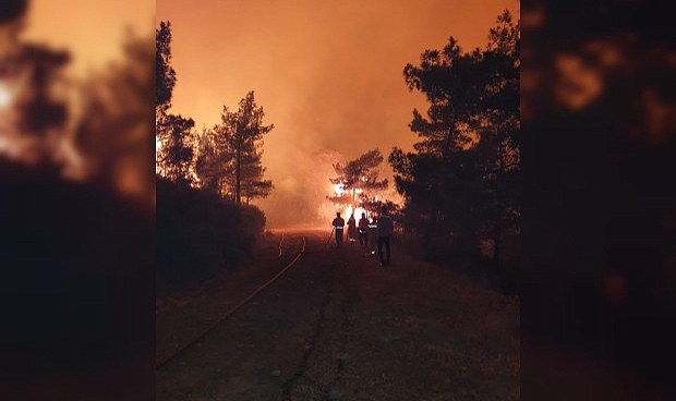 Marmaris’te orman yangını 20 helikopter ve 14 uçak ile müdahale sürüyor