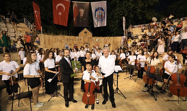 Narlıdere Çocuk Senfoni Orkestrası Selçuk’ta unutulmaz konser verdi