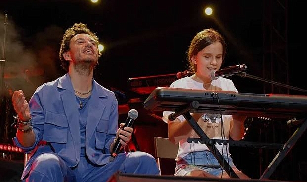 Şarkıcı Buray İzmir konserinde duygulandıran bir sürprizle karşılaştı