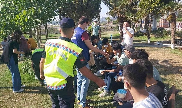 Seferihisar'da 41 göçmen ve 2 şüpheli yakalandı