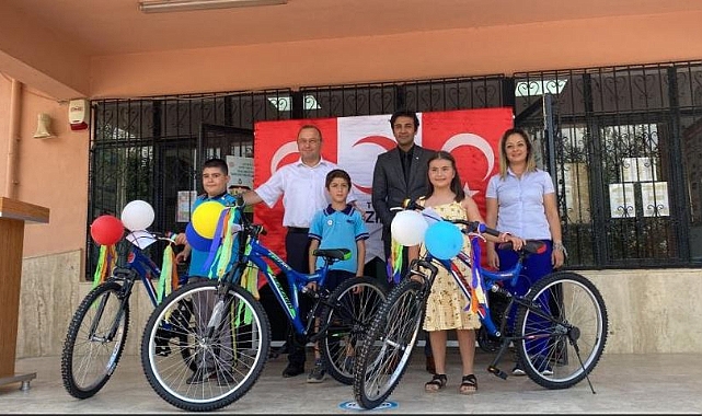 Tire'de İzmir Sana Kanım Feda projesi kapsamında en çok kan bağışçısı getiren öğrencilere bisiklet hediye edildi