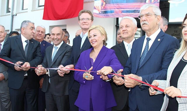 Türkiye'nin en büyük ‘Uluslararası Basın Merkezi' İzmir'de açıldı