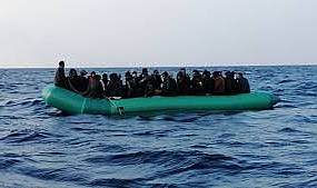 İzmir açıklarında 68 düzensiz göçmen karaya çıkarıldı 
