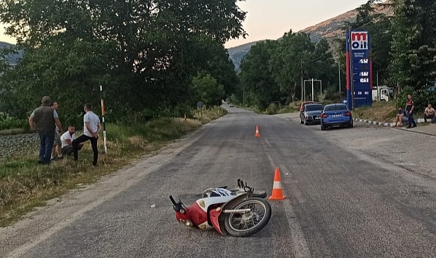 İzmir'de yaşanan kazada motosiklet sürücüsü olay yerinde hayatını kaybetti
