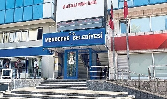 Menderes Belediyesi'ne operasyon gerçekleştirildi