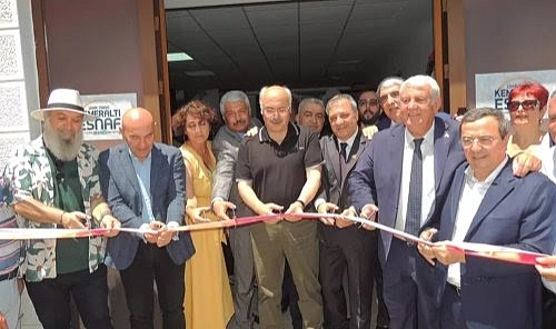 Tarihi Kemeraltı Esnaf Derneği'nin yeni hizmet binası törenle açıldı