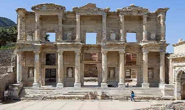 İzmir'in Efes'i ziyaretçilerin gözdesi