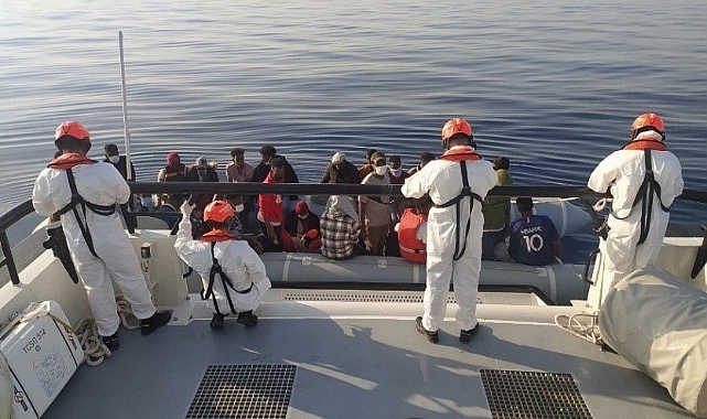 Sahil Güvenlik, 146 düzensiz göçmeni kurtardı