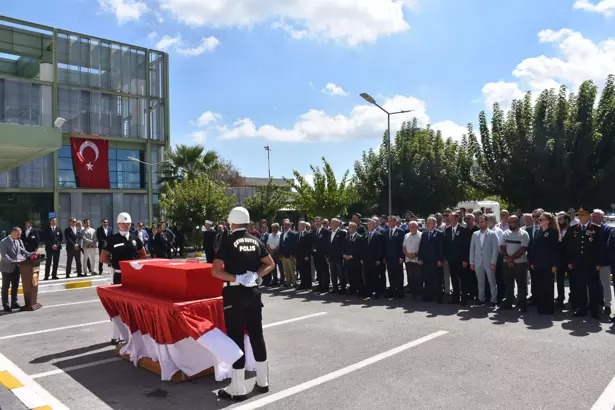 Ayşenur'un Naaşı İzmir'de Tören İle Karşılandı